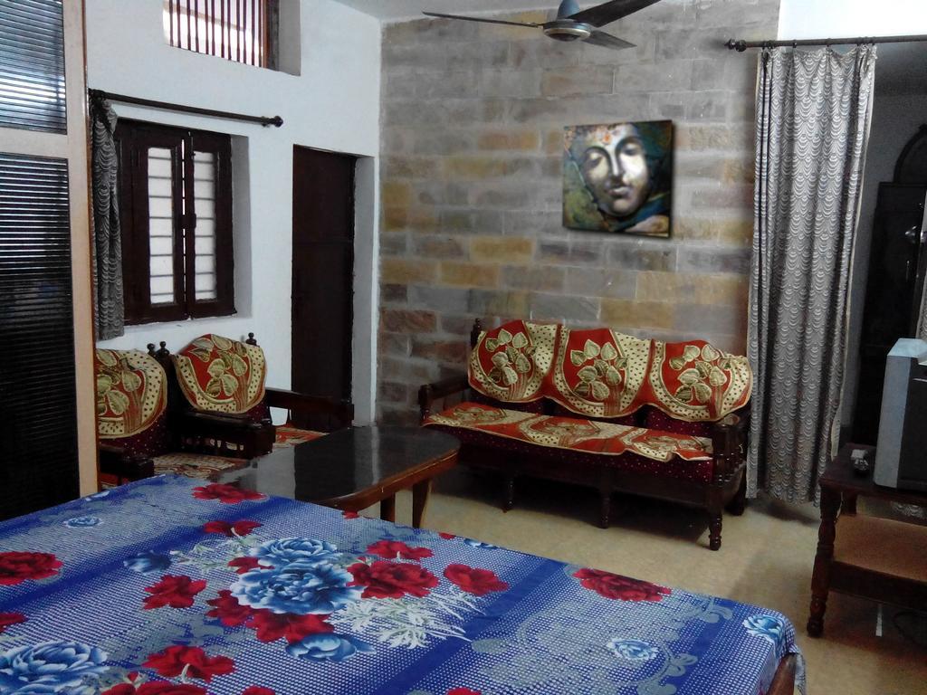Om Guest House - Varanasi — Photos 1